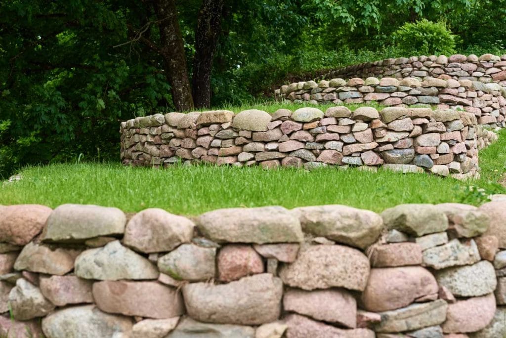 how to build a rock retaining wall